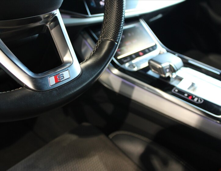 Audi Q8 SUV 3,0 l 210 kw