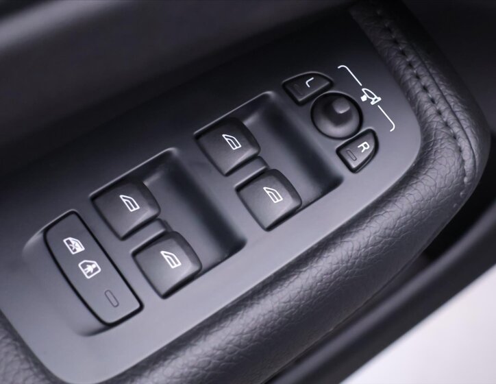 Volvo XC60 SUV / Terénní 2,0 l 145 kw