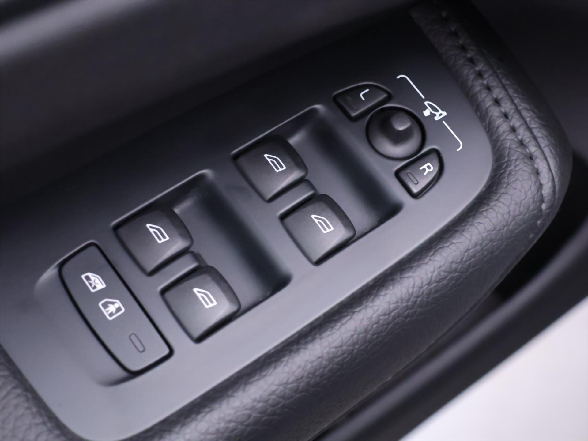 Volvo XC60 SUV / Terénní 2,0 l 145 kw