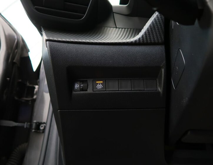 Peugeot 208 Hatchback 1,2 l 96 kw