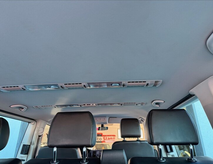 Volkswagen Caravelle 24