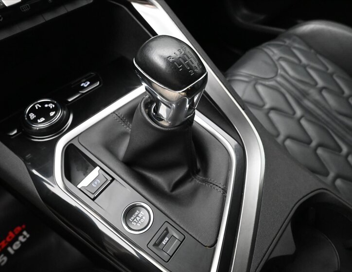 Peugeot 5008 SUV / Terénní 1,5 l 96 kw