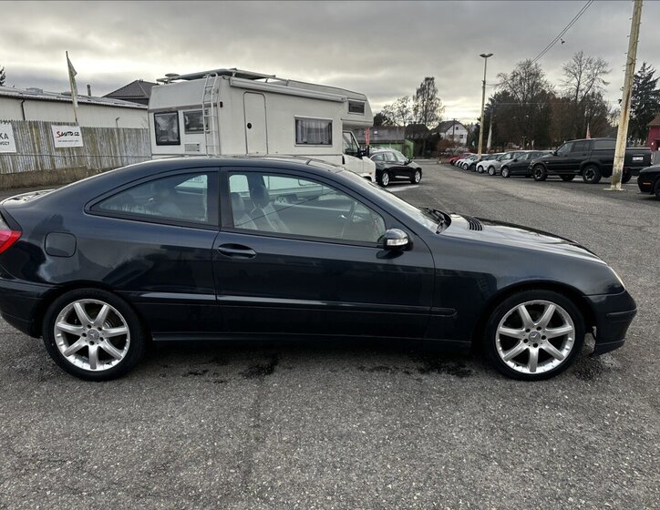 Mercedes-Benz Třídy C Kupé 2,0 l 120 kw