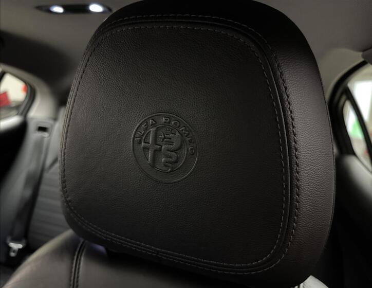 Alfa Romeo Stelvio 37