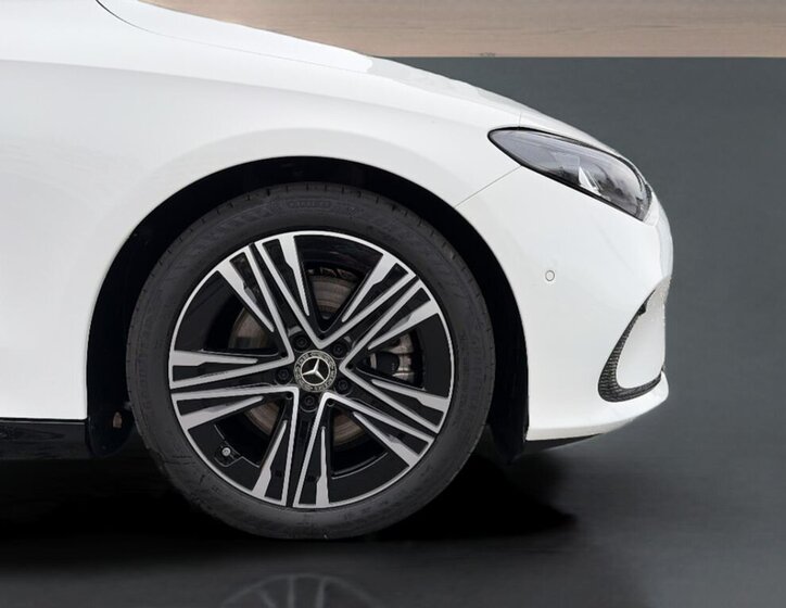 Mercedes-Benz CLA Sedan / Limuzína 1,3 l 120 kw