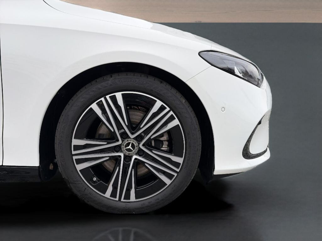 Mercedes-Benz CLA Sedan / Limuzína 1,3 l 120 kw