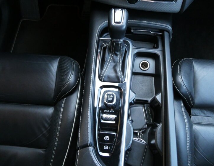 Volvo XC90 SUV / Terénní 2,0 l 228 kw
