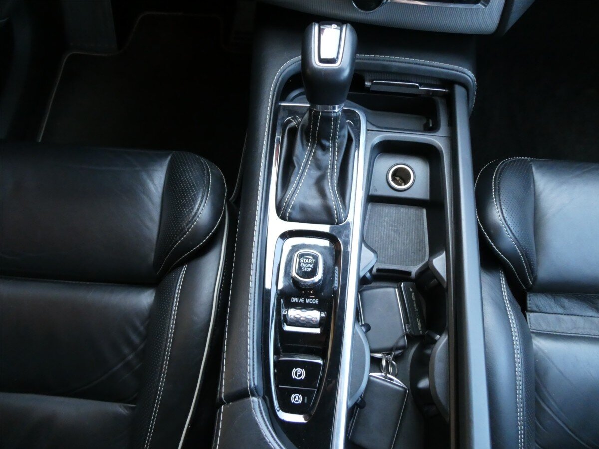 Volvo XC90 SUV / Terénní 2,0 l 228 kw