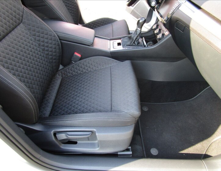 Škoda Superb Sedan / Limuzína 2,0 l 110 kw