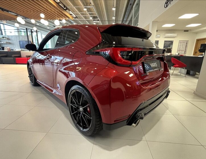 Toyota Yaris Hatchback 1,6 l 206 kw