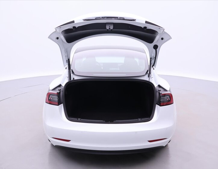 Tesla Model 3 Sedan 0,0 366 kw