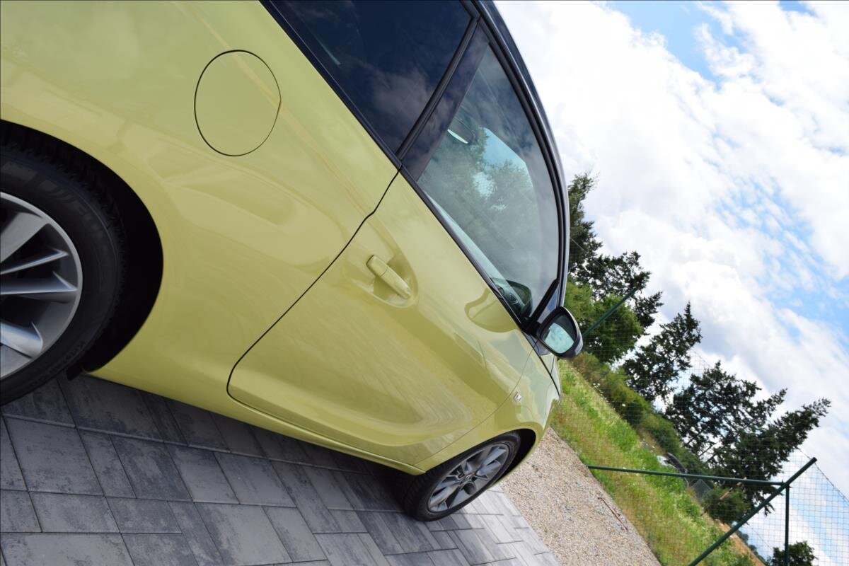 Opel Adam Hatchback 999,0 66 kw