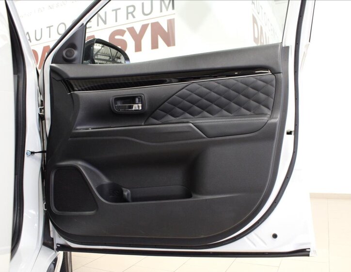 Mitsubishi Outlander SUV / Terénní 2,4 l 99 kw