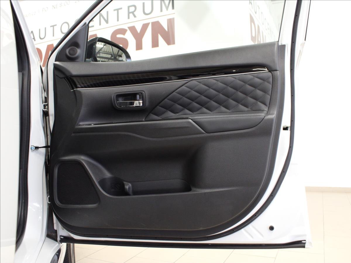 Mitsubishi Outlander SUV / Terénní 2,4 l 99 kw