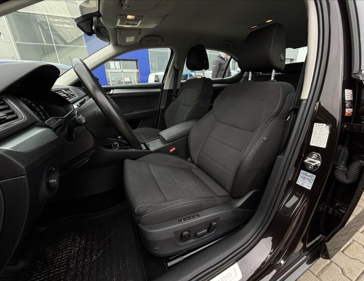 Škoda Superb Sedan / Limuzína 2,0 l 140 kw