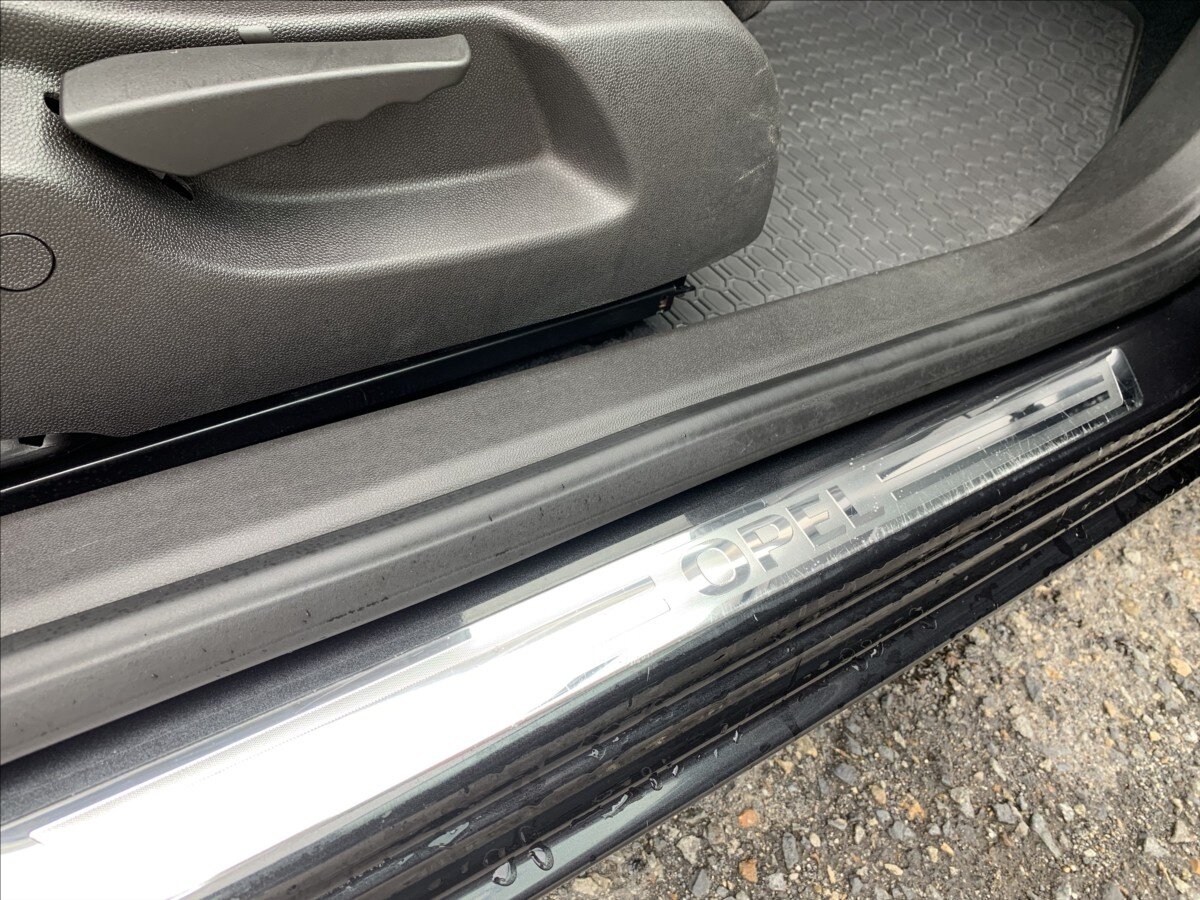 Opel Adam Hatchback 1,4 l 64 kw