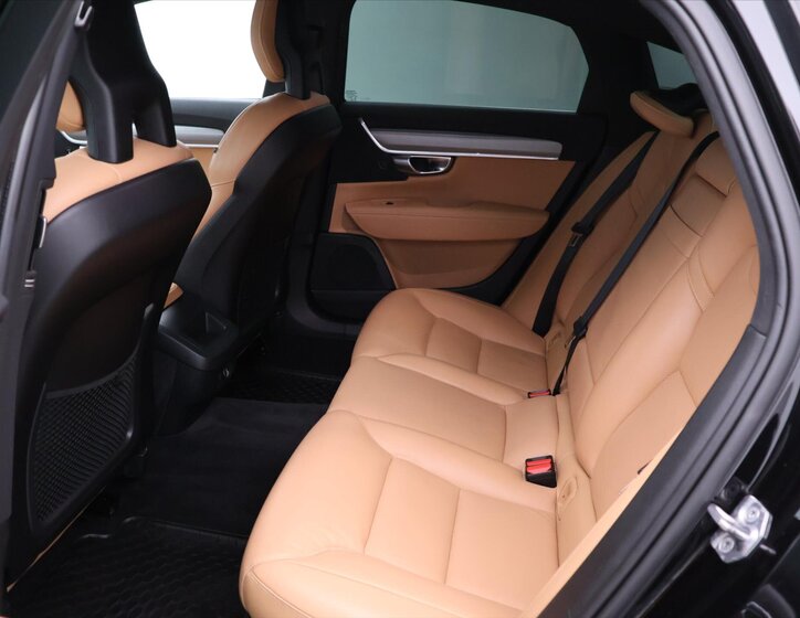 Volvo S90 Sedan / Limuzína 2,0 l 187 kw