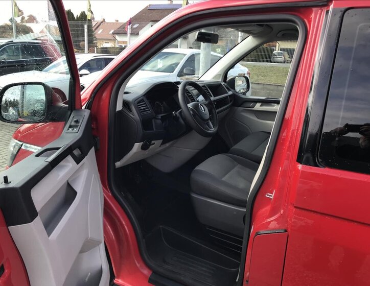 Volkswagen Transporter Kombi 2,0 l 62 kw