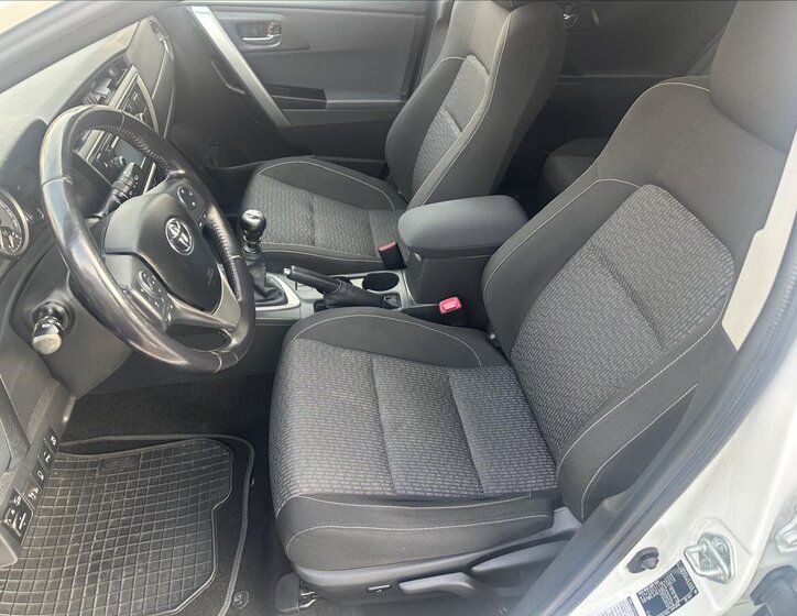 Toyota Auris 12
