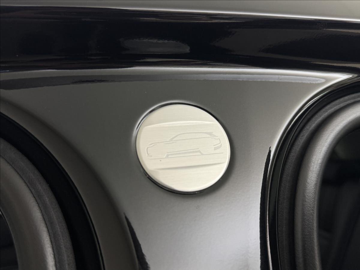 Land Rover Range Rover Velar SUV / Terénní 2,0 l 150 kw