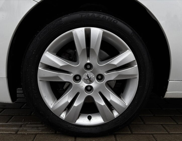 Peugeot 5008 MPV 2,0 l 120 kw