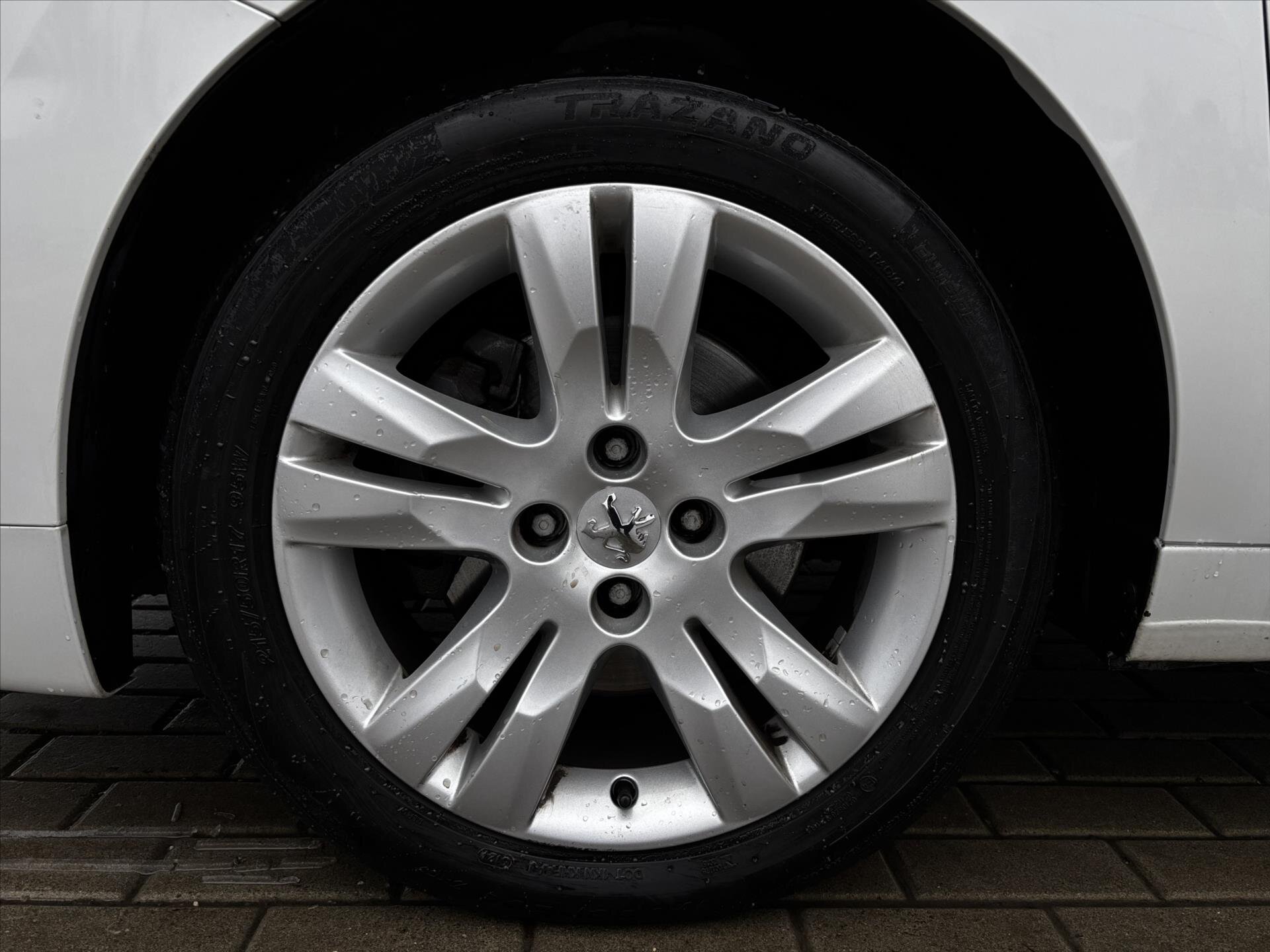 Peugeot 5008 MPV 2,0 l 120 kw