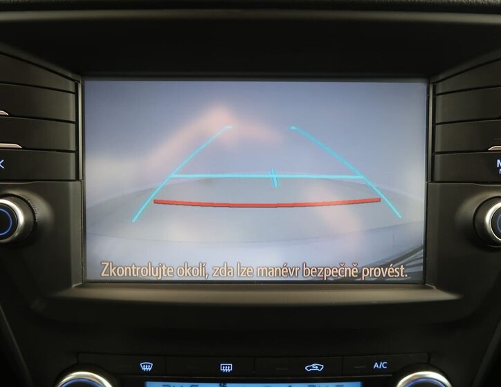 Toyota Avensis Kombi 2,0 l 105 kw