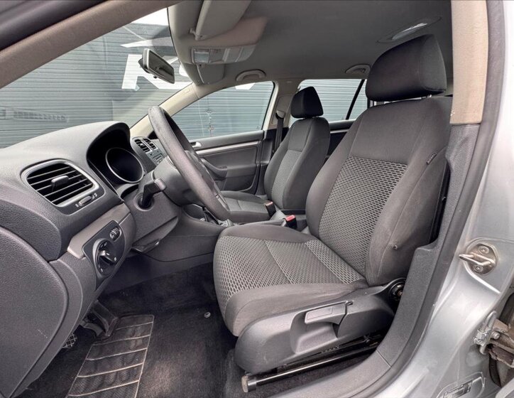 Volkswagen Golf Kombi 1,6 l 77 kw