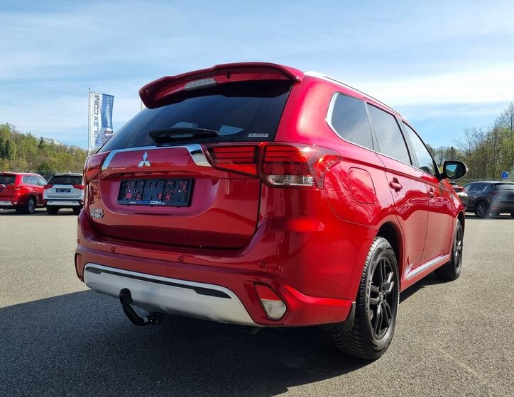 Mitsubishi Outlander SUV / Terénní 2,4 l 165 kw