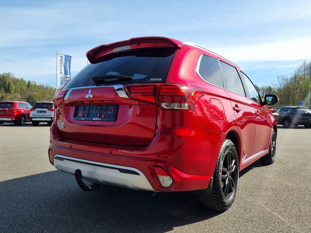 Mitsubishi Outlander SUV / Terénní 2,4 l 165 kw