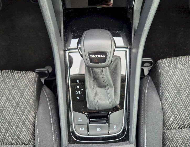 Škoda Karoq SUV 1,5 l 110 kw