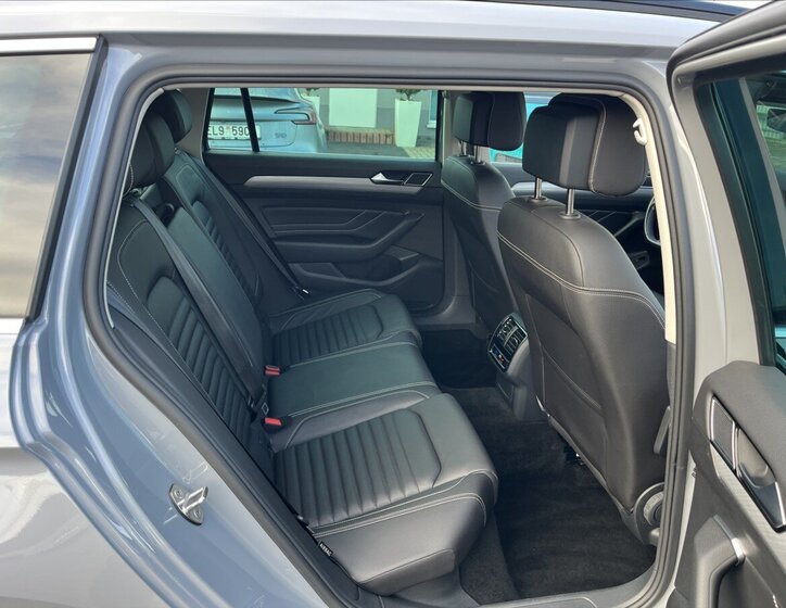 Volkswagen Passat 25