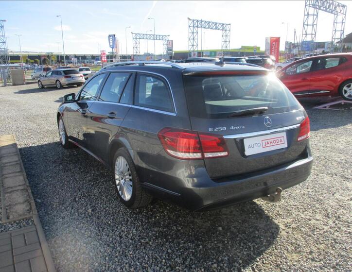 Mercedes-Benz Třídy E 8