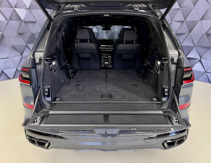 BMW X7 SUV / Terénní 4,4 l 390 kw