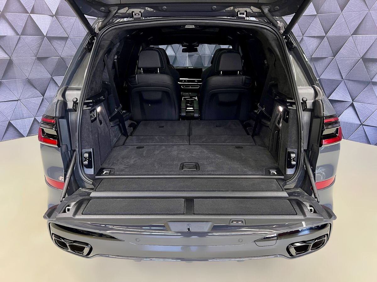 BMW X7 SUV / Terénní 4,4 l 390 kw