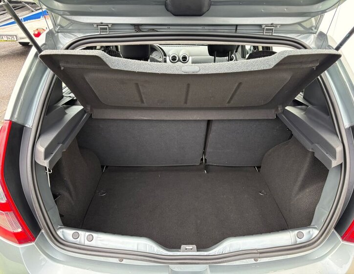 Dacia Sandero Hatchback 1,6 l 64 kw