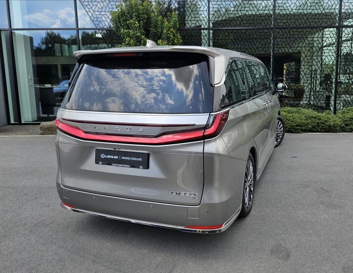 Lexus LM 350h VAN / Minibus 2,5 l 140 kw