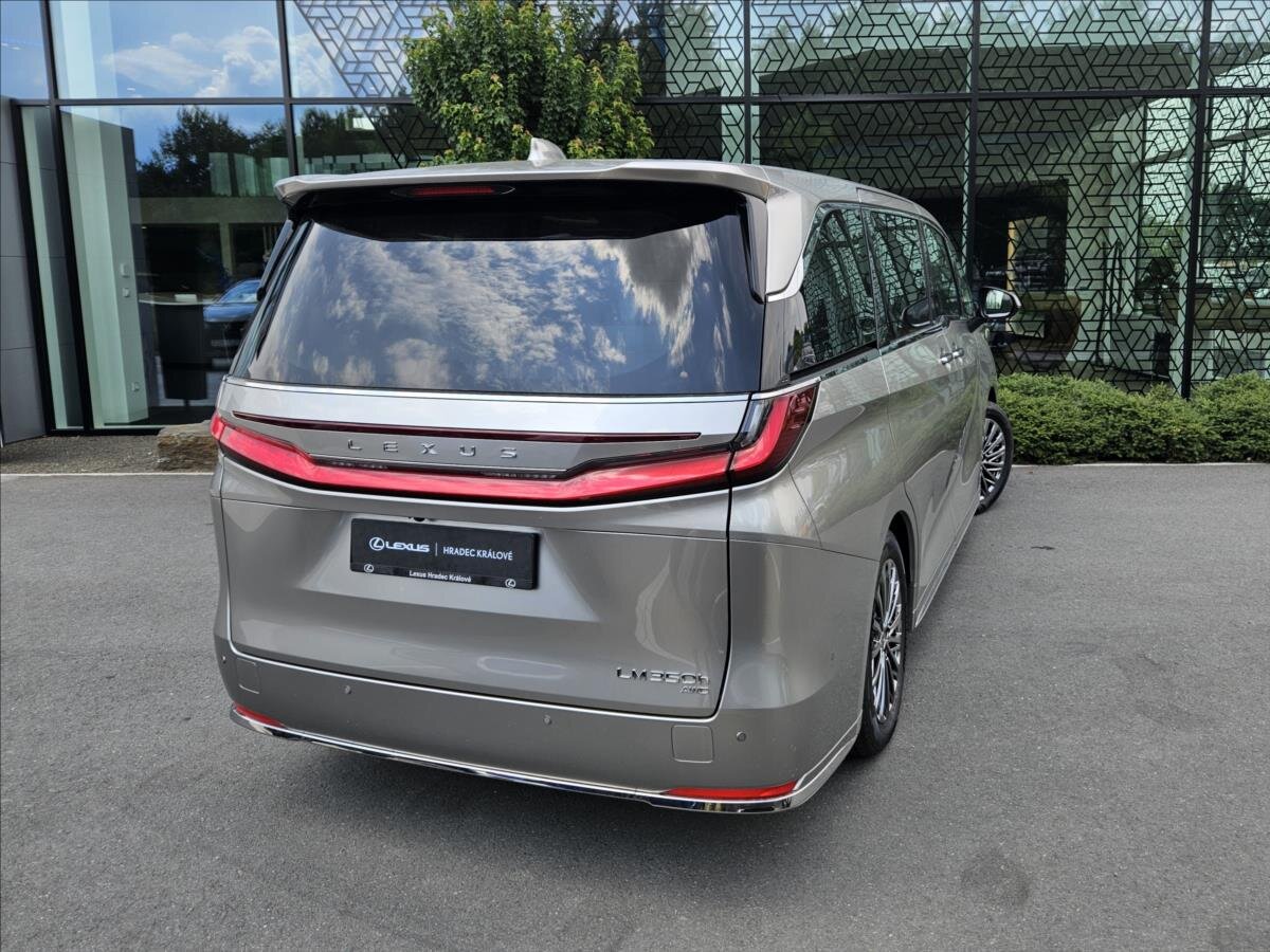 Lexus LM 350h VAN / Minibus 2,5 l 140 kw