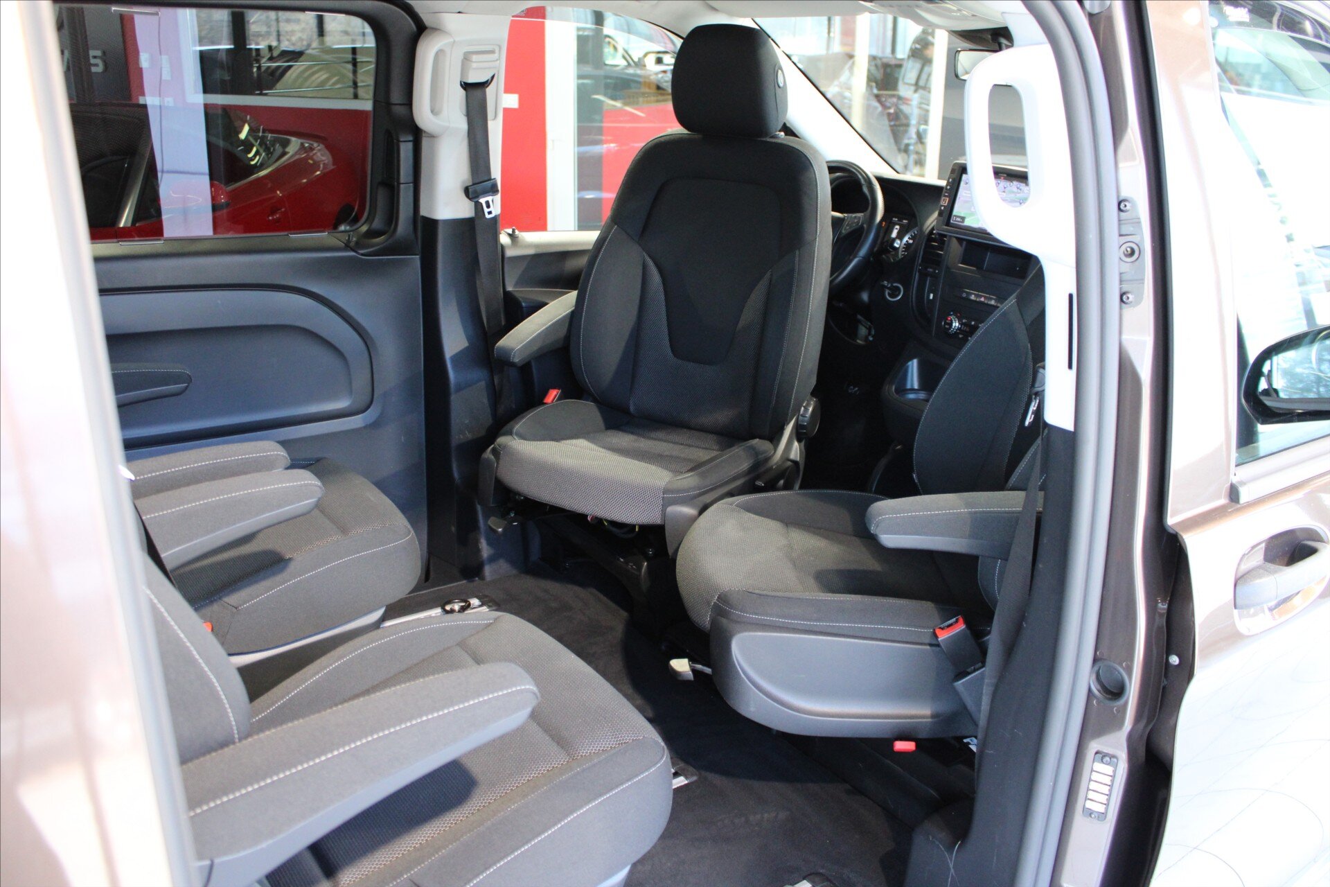 Mercedes-Benz Vito MPV 2,1 l 140 kw