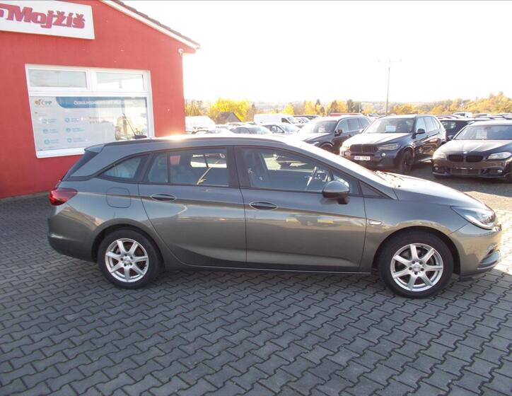 Opel Astra 8