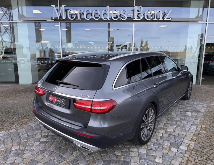 Mercedes-Benz Třídy E 22