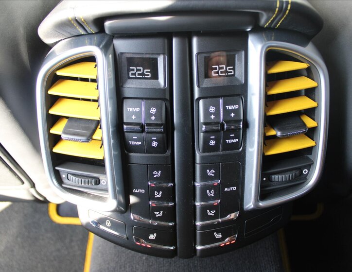 Porsche Cayenne SUV 4,8 l 397 kw