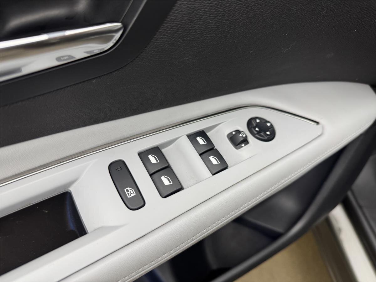 Peugeot 3008 SUV / Terénní 1,2 l 96 kw