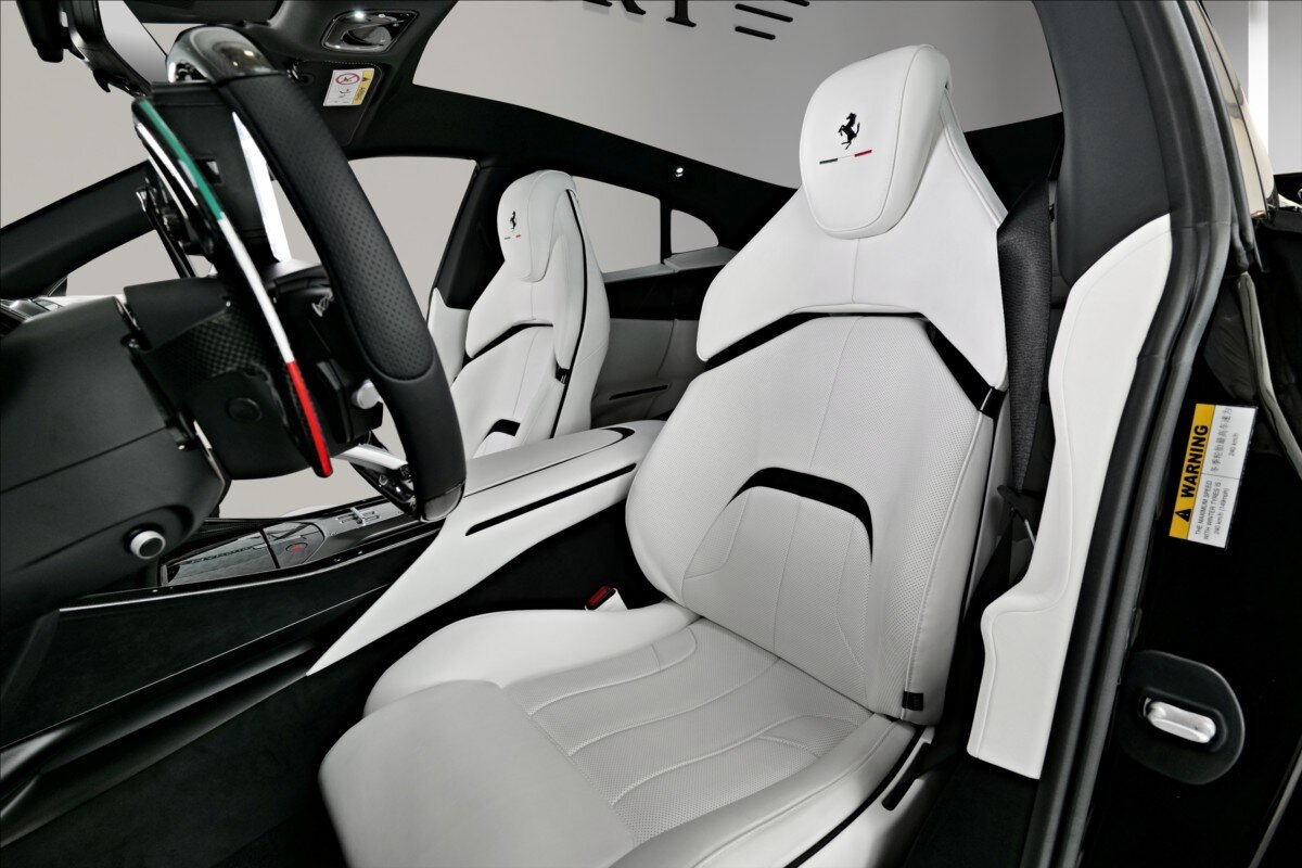 Ferrari Purosangue SUV / Terénní 6,5 l 529 kw