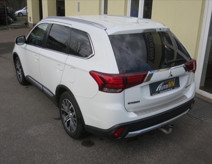 Mitsubishi Outlander SUV / Terénní 2,3 l 110 kw