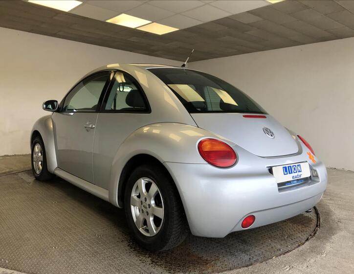Volkswagen New Beetle 5