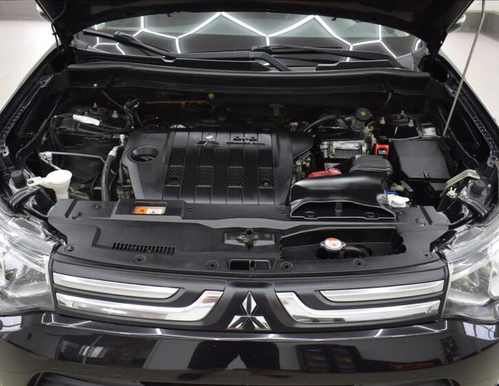 Mitsubishi Outlander 23