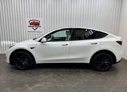 Tesla Model Y 4