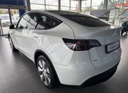 Tesla Model Y 4