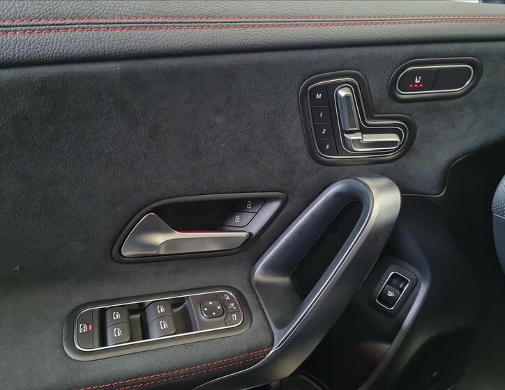 Mercedes-Benz CLA 12